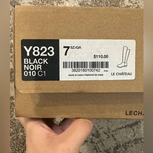 NEW Le Chateau Knee High Boots - Picture 5 of 5